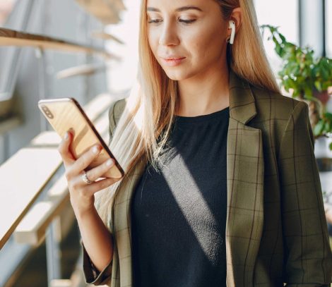 elegant-businesswoman-working-in-a-office-38SQ2PJ-scaled.jpg elegant-businesswoman-working-in-a-office-38SQ2PJ-scaled.jpg
